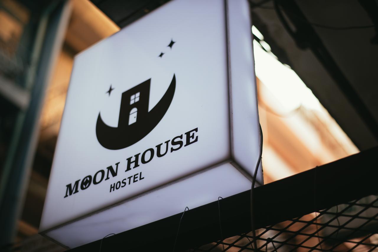 Moon House Hostel Bangkok Exterior foto